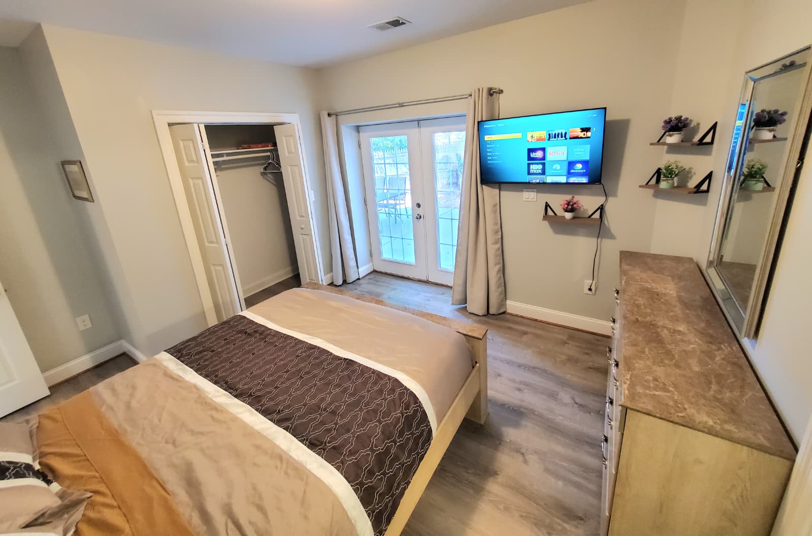 Susu's Luxurious Apt. #3